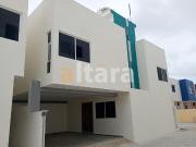 EN VENTA BONITA CASA UBICADA EN COL. LUNA LUNA CD....