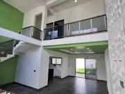 En venta bonita y amplia casa