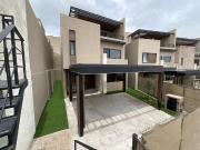 En venta casa 3 rec en Villas Carriedo 3 pisos jardìn...
