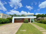 En Venta Casa 5 ambientes con quincho Barrio Privado...