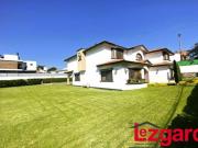 En venta casa campestre con enorme jardín en Lomas de...