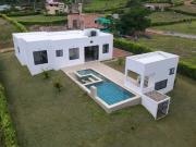 En Venta Casa Campestre con Piscina 1.520 m2, La Mesa Cund