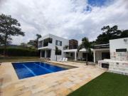En Venta Casa Campestre con piscina y Jacuzzi en Conjunto