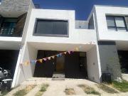 En venta casa Capital norte coto Alicante Zapopan junto...