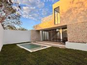 EN VENTA CASA CON ALBERCA UBICADA AL NORTE DE LA CIUDAD,...