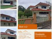 EN venta casa con Amplio Jardín