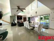 En venta casa con amplio jardín en Lomas de Cocoyoc