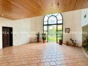 EN VENTA CASA CON AMPLIO TERRENO ESTILO RUSTICO EN...