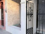 EN VENTA CASA CON BONITOS ACABADOS MODERNOS A UNOS...