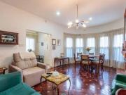 EN VENTA CASA CON COCHERA Y PATIO BARRIO ALBERDI