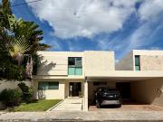 En venta casa con paneles solares en Montebello, Mérida,...