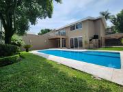 EN VENTA CASA CON VIGILANCIA EN VISTA HERMOSA