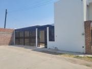 EN VENTA CASA DE 1 PISO PARTE BAJA DE GRAN JARDIN LEON...