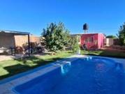 En Venta, Casa de 2 Dormitorios con Pileta, B° Aitue,...