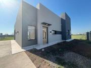 EN VENTA CASA DE 2 DORMITORIOS Y JARDÍN EN FUNES NORTE