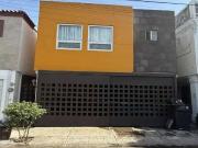 EN VENTA Casa de 2 Niveles, en el Fracc. Privado Misión...