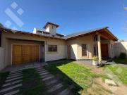 En venta, Casa de 3 Dormitorios, B. Los Nogales, Plottier