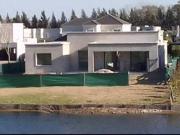En venta casa de 3 dormitorios en una planta en barrio...