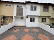 En venta casa de 3 dormitorios en Urb.Sevilla en Villa...
