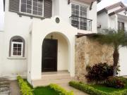 En venta casa de 3 dormitorios en urb.Terranostra en vía...