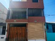 EN VENTA CASA DE 3 PISOS CON LOCAL COMERCIAL EN CARAPUNGO