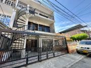 En Venta Casa De 3 Pisos Independientes, En El Barrio...