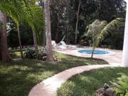 EN VENTA, CASA DE 3 RECAMARAS CON PATIO Y JACUZZI...