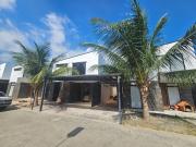 En Venta Casa de 4 Dorm. en Urbanización Uxmal Manta