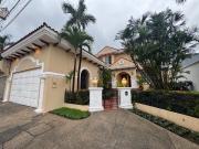 En venta casa de 4 dormitorios en Urb.Los Olivos 3 de...