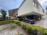 En venta casa de 5 dormitorios en BARRIO CENTENARIO