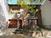 En venta casa de 6 amb con 2 cocheras en Coghlan