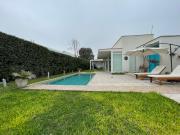 EN VENTA CASA DE LINDO DISEÑO Y PISCINA EN CONDOMINIO...