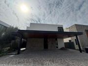 En venta casa de lujo dentro de Altozano 522 m2