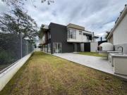 EN VENTA CASA DE TRES DORMITORIOS A ESTRENAR 234M2 NAYON