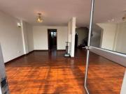 EN VENTA CASA DE TRES DORMITORIOS CON TERRAZA MONTESERRIN