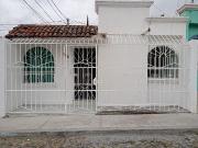 En venta casa de una planta en San Pedrito Peñuelas...