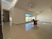 EN VENTA CASA DE UNA SOLA PLANTA EN PRIVADA LA REJOYADA...