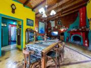 EN VENTA CASA DOS DORMITORIOS. GALERIA, JARDIN Y...