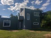 EN VENTA CASA EN BIALET MASSE CON AMPLIO PARQUE Y...