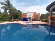 C105 Venta de Casa 7 recamaras, piscina y jaccuzy frente...