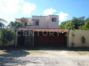 En Venta Casa en Cancún a dos cuadras de Av. Colegios C2745