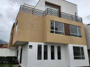 EN VENTA CASA EN CONDOMINIO, AV PRIMERO DE MAYO, CUENCA