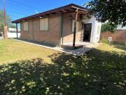 EN VENTA CASA EN COSQUIN CON HERMOSO PARQUE A 10 CUADRAS...