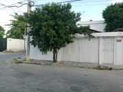 En venta, casa en esquina en Leandro Valle