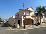 EN VENTA CASA EN ESQUINA. VILLA CALIFORNIA