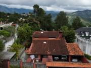 En venta casa en La Lagunita extenso jardín y hermosa vista En venta casa en La Lagunita extenso jardín y hermosa vista