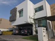 En venta casa en Misión Concá