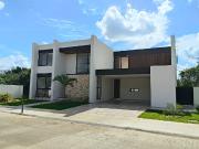 En Venta, Casa en Nortemérida de 5 Habitaciones, amplio...