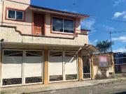 En venta casa en Pedregal de las Ánimas: jardín y nivel...