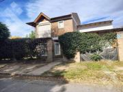 En Venta, Casa de 3 Dormitorios y quincho, Area centro,...